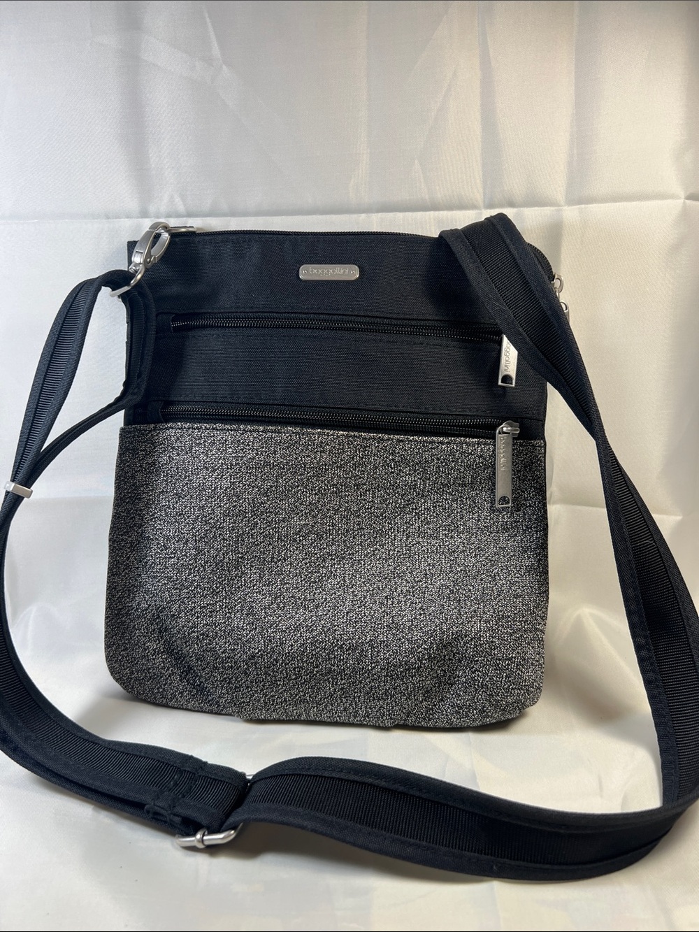 Baggallini Black and Gray Textured Crossbody Messenger
